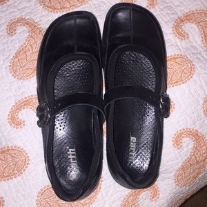 Women’s earth shoes Mary Jane black leather 9